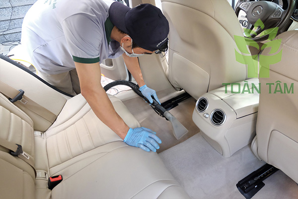 Dịch vụ vệ sinh nội thất ô tô Toàn Tâm